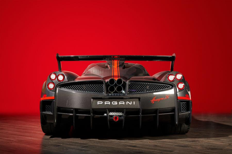  Pagani Huayra BC 2017 года  (фото 2 из 15)